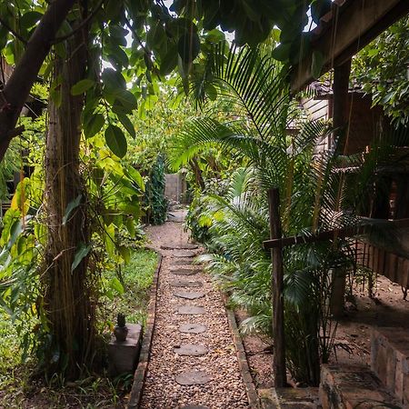 Sala Thongyon Bed and Breakfast Savannakhet Esterno foto